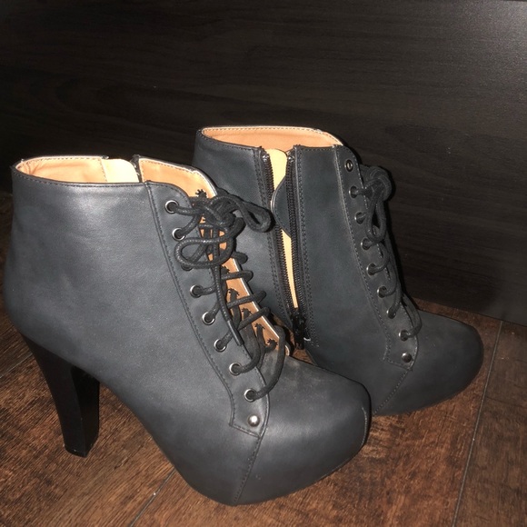 Dark gray laced heel boots - Picture 2 of 4